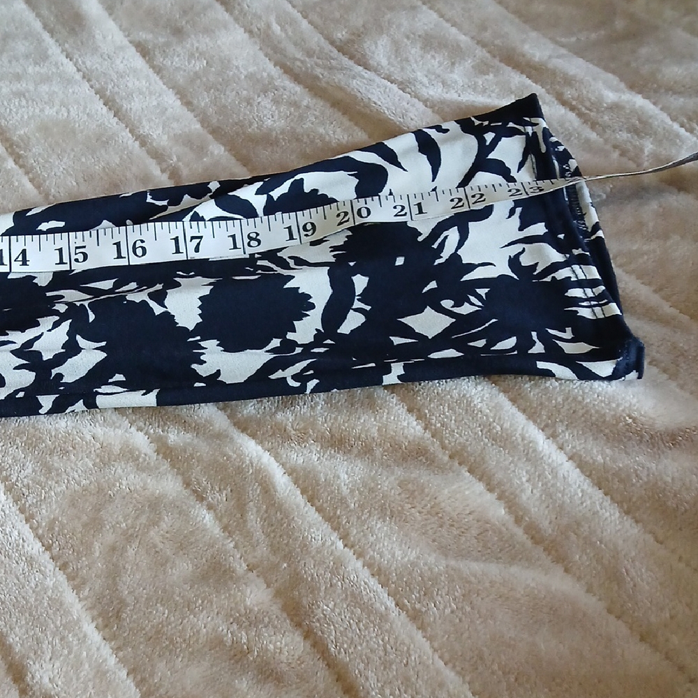 Max Studio Black and Cream Floral Blouse - Picture 12 of 14